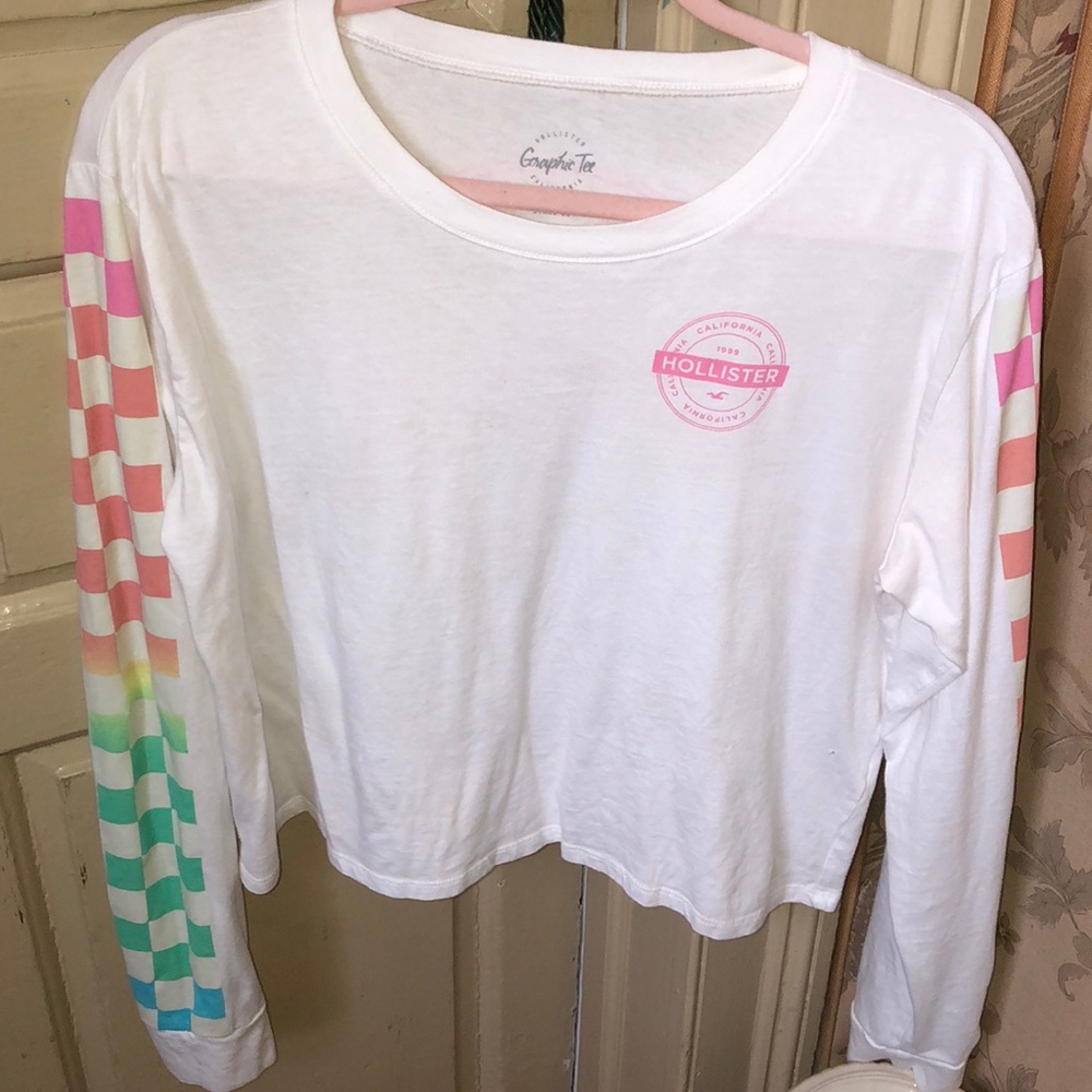 ✨Hollister Graphic Tee✨